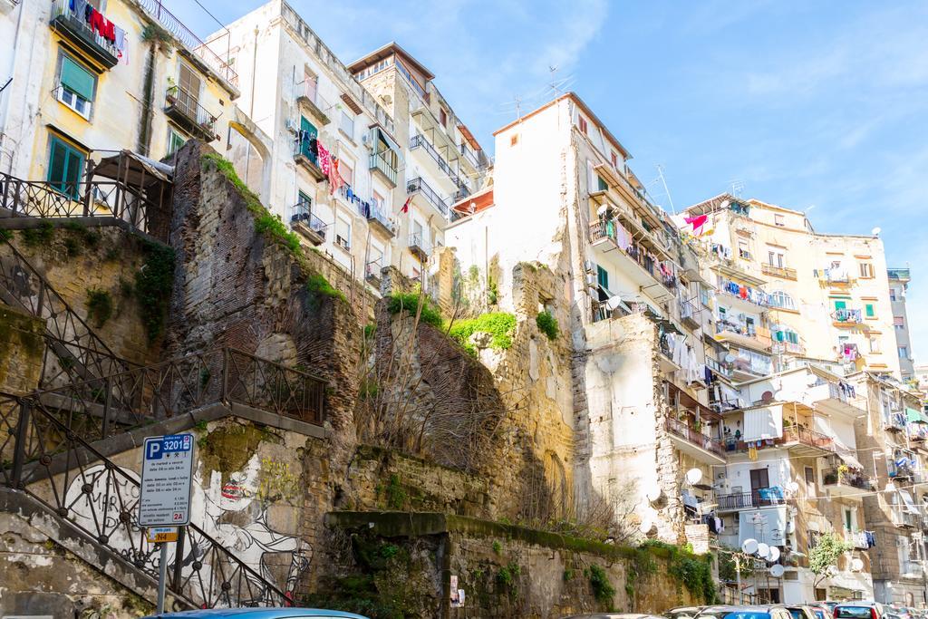 Vecchia Napoli - Santa Lucia Apartment Bagian luar foto