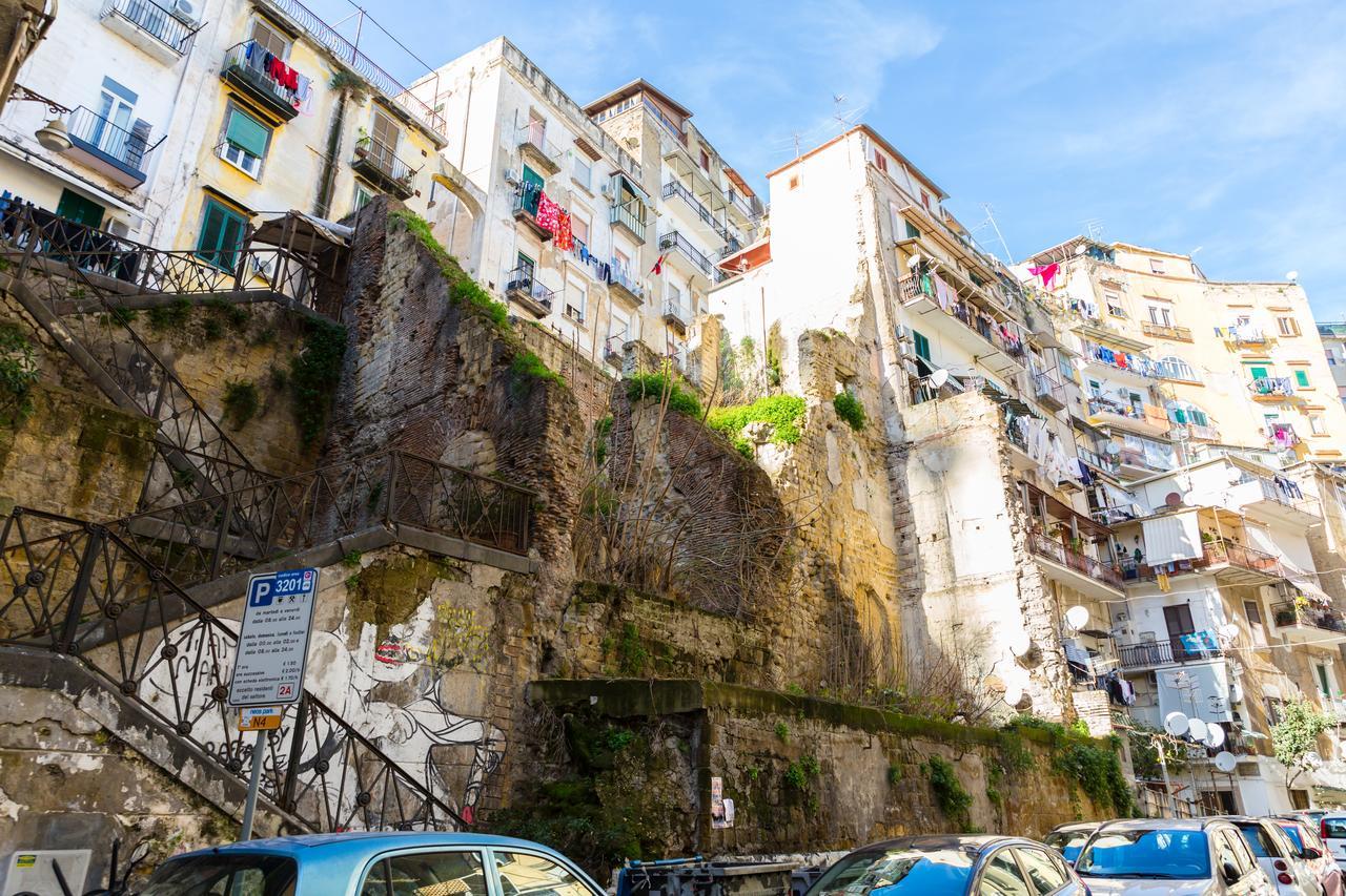 Vecchia Napoli - Santa Lucia Apartment Bagian luar foto