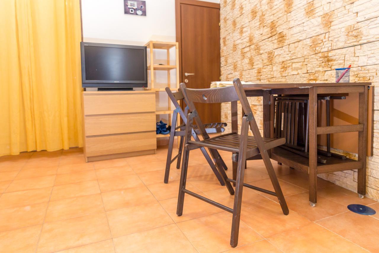 Vecchia Napoli - Santa Lucia Apartment Bagian luar foto