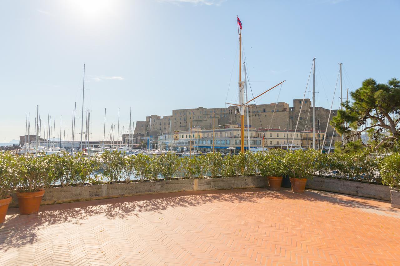 Vecchia Napoli - Santa Lucia Apartment Bagian luar foto